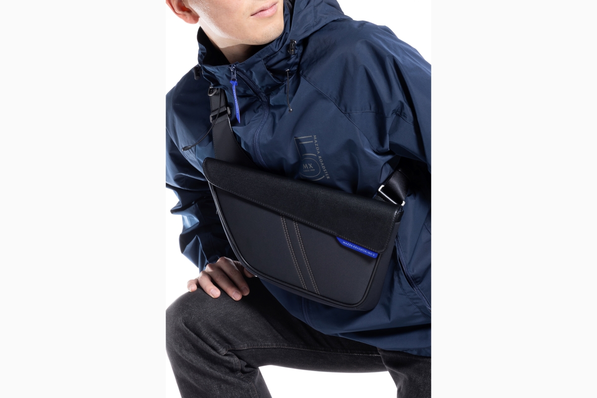 ROADSTER クロスボディバッグ BLACK/BLUE