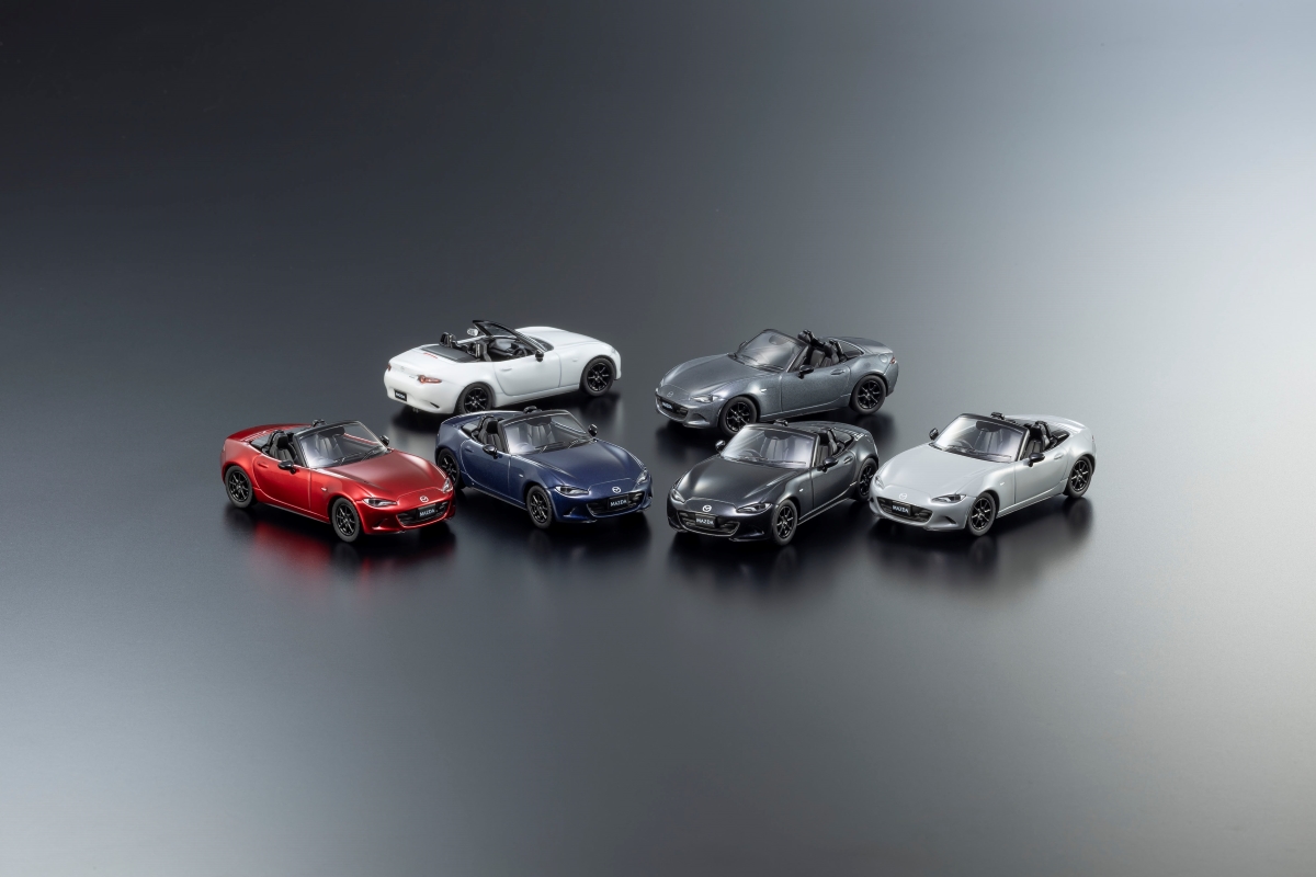 ROADSTER S Leather PKG(2024) モデルカー 1/64